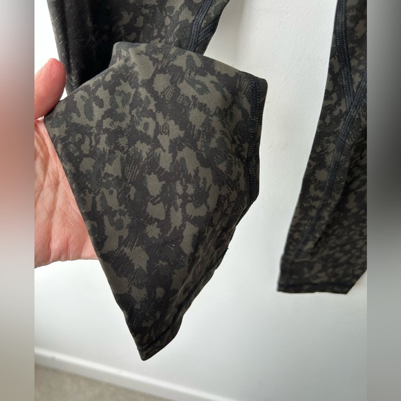 Lululemon Align Pant II 25"
Wild Thing Camo Deep Coal Multi - Picture 4 of 14